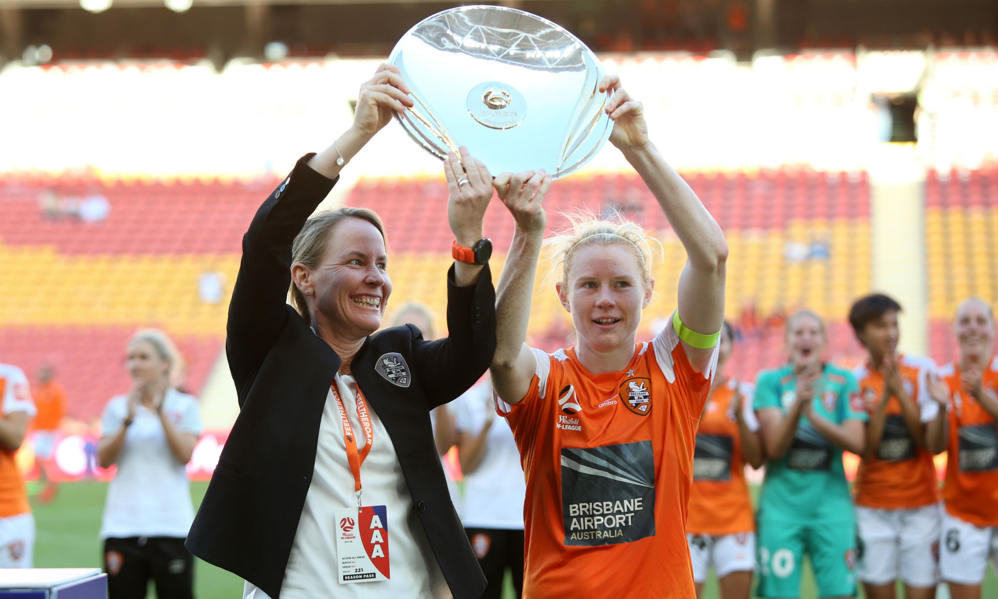 Clare Polkinghorne and former Roar coach Mel Andreatta lift the Premiers Plate in February 2018.