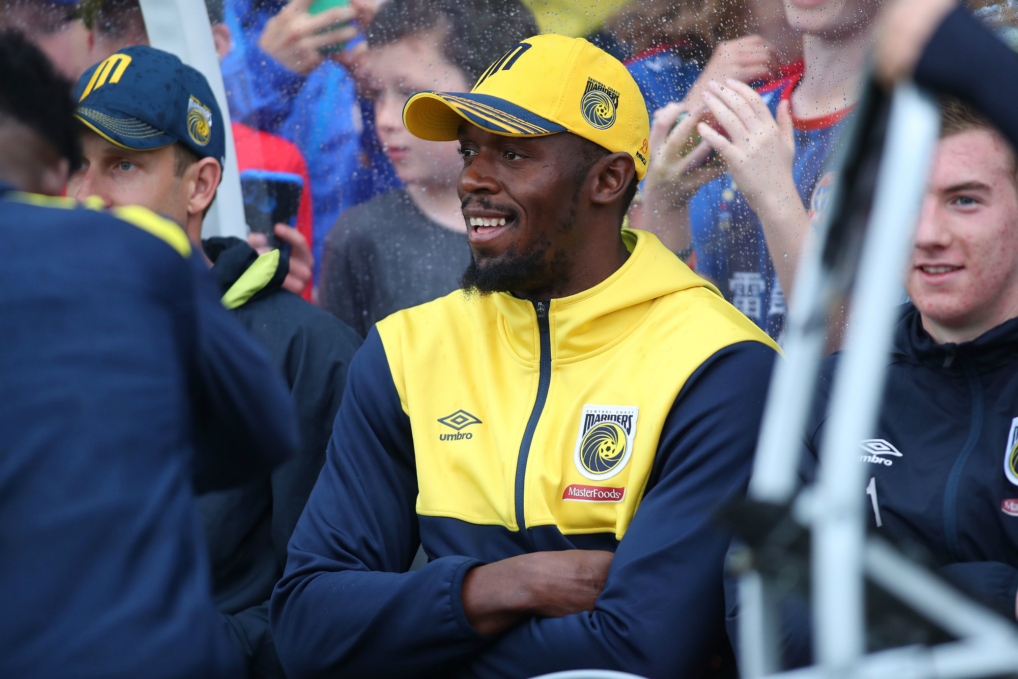 Bolt watches Mariners game with Jets