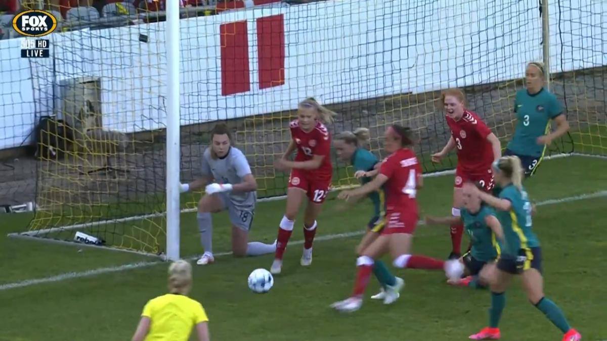 GOAL: Sevecke - Another set-piece-punishment by the Danes