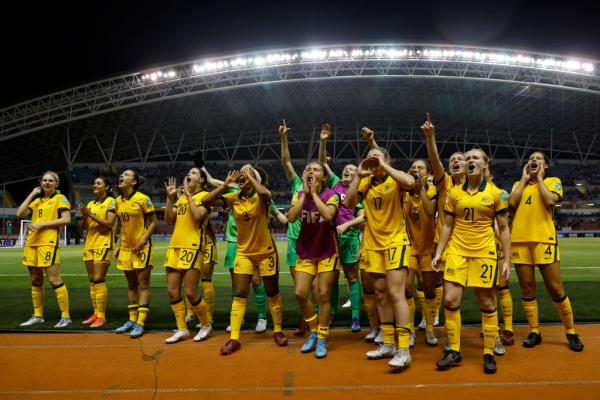 Players of Australia celebrate the victory after the FIFA U-20 Women's World Cup Costa Rica 2022 group A match between Costa Rica and Australia at Estadio Nacional de Costa Rica on August 10, 2022 in San Jose, Costa Rica. (Photo by Buda Mendes - FIFA/FIFA via Getty Images)